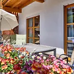 Mountain Safari - Spacious, Scenic And Steps From Adventure בית נופש