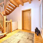 Mountain Safari - Spacious, Scenic And Steps From Adventure בית נופש *