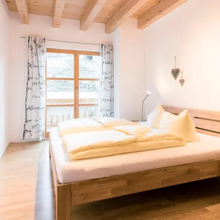 Mountain Safari - Spacious, Scenic And Steps From Adventure Holiday home *