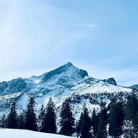 Mountain Safari - Spacious, Scenic And Steps From Adventure Holiday home Garmisch-Partenkirchen