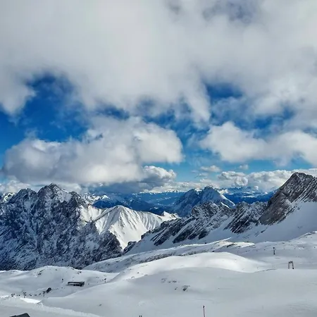 Mountain Safari - Spacious, Scenic And Steps From Adventure Holiday home Garmisch-Partenkirchen