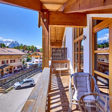 Mountain Safari - Spacious, Scenic And Steps From Adventure Garmisch-Partenkirchen