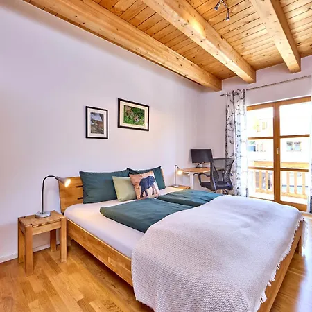 Mountain Safari - Spacious, Scenic And Steps From Adventure Ferienhaus *