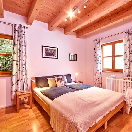 Mountain Safari - Spacious, Scenic And Steps From Adventure Ferienhaus *